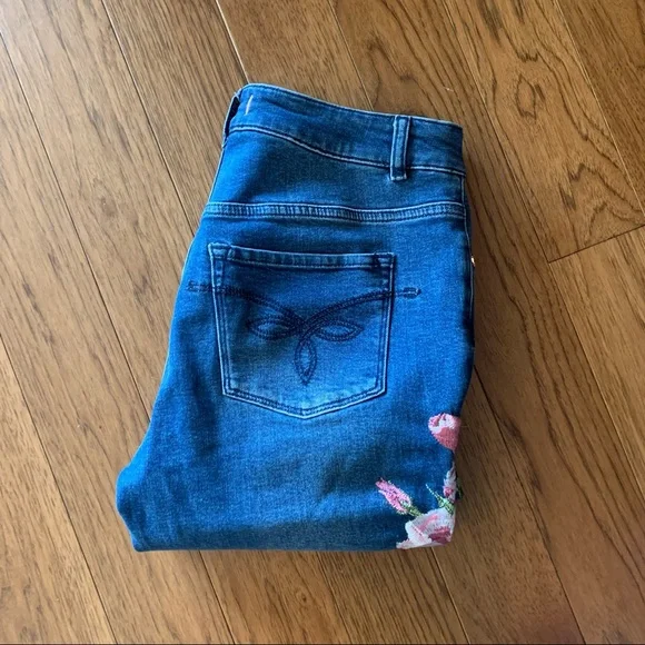 Floral Embroidered Blue Jeans - Picture 7 of 9